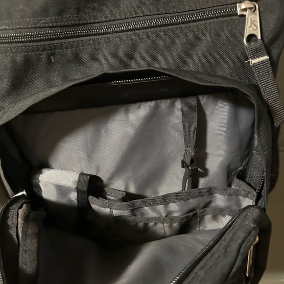 BIG Black Jansport Backpack 5 Zip Pockets - Picture 6 of 6